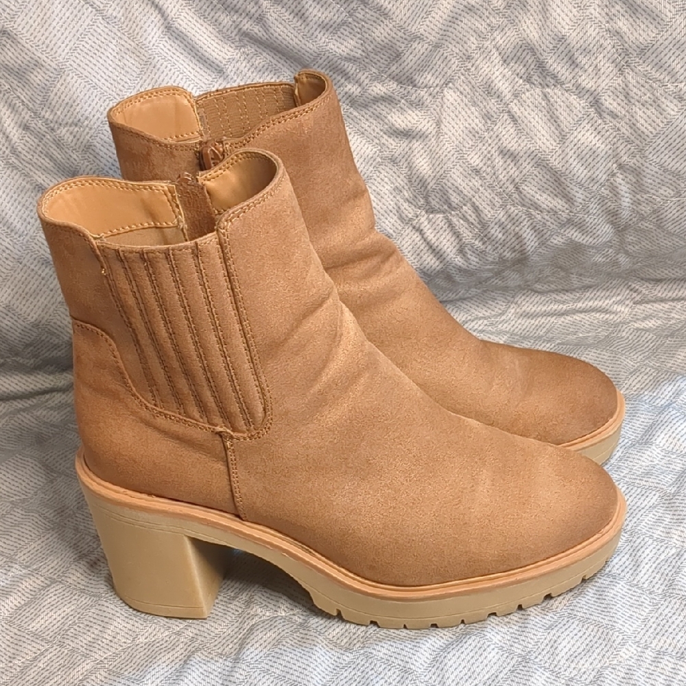 Universal Thread Katrina Platform Boots in tan. - image 1